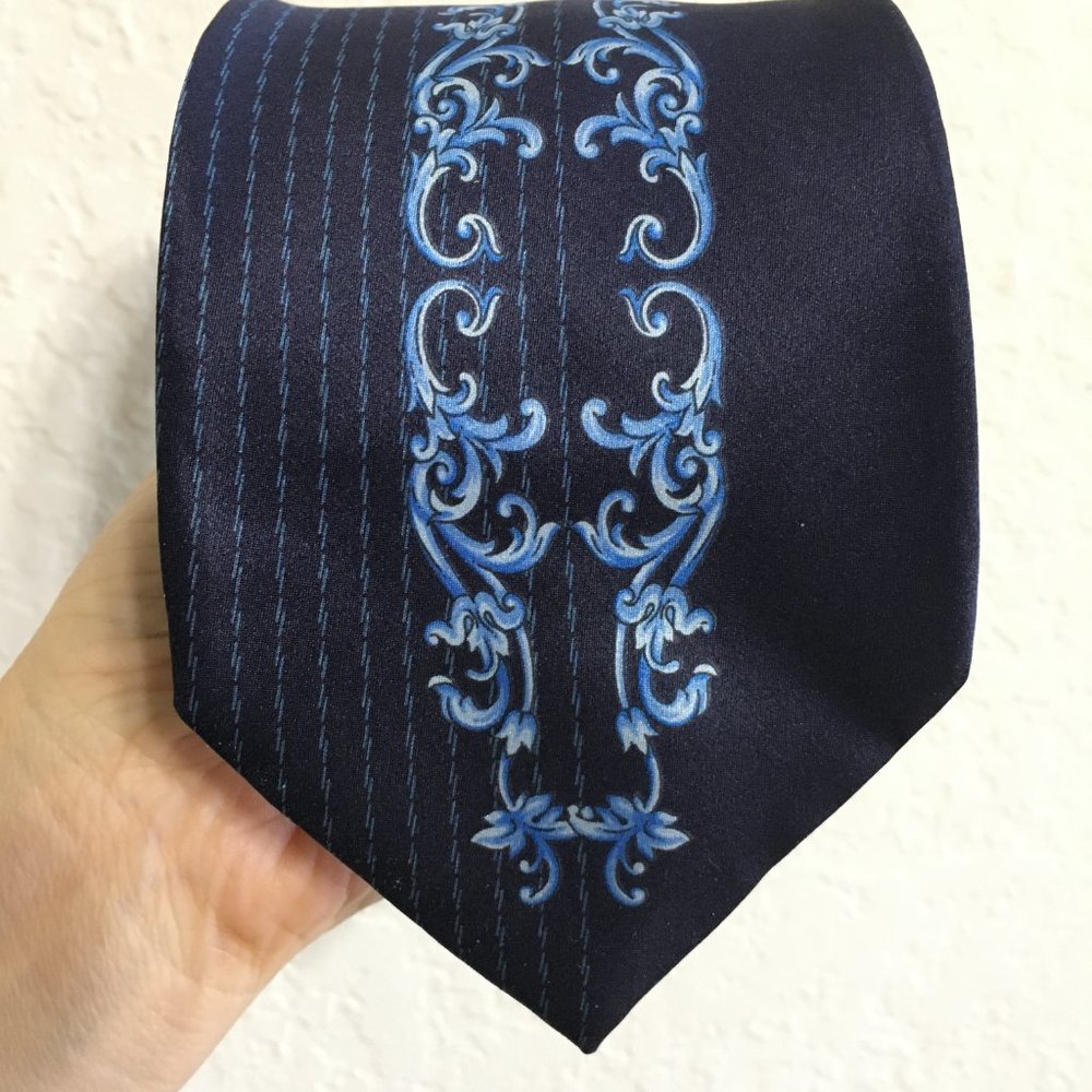 Gianni Versace Authentic Silk Men's Necktie Blue Made in Italy